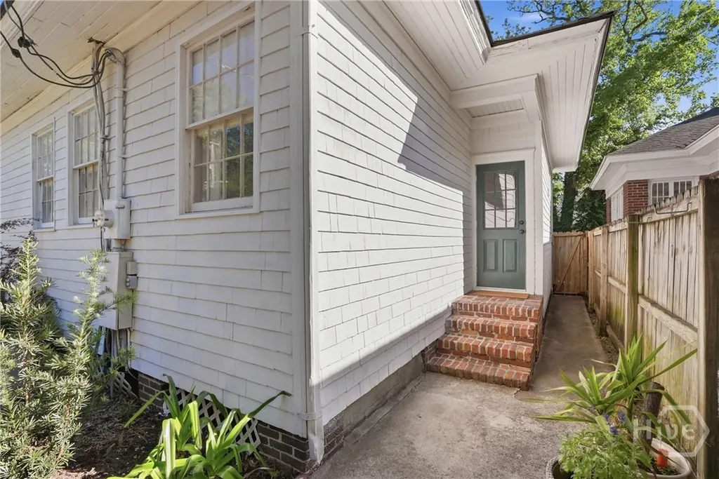 404 E 51st Street Savannah GA 31405