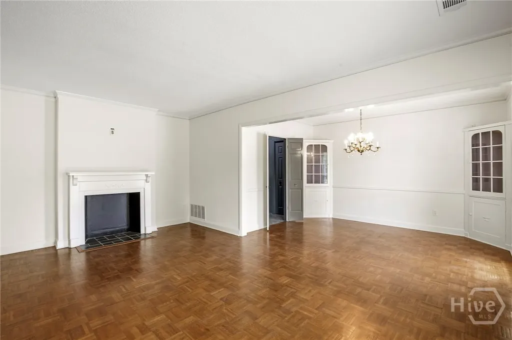 110 E 58th Street Savannah GA 31405