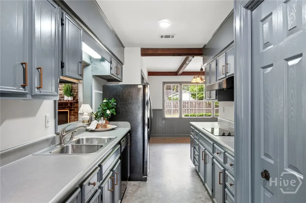 110 E 58th Street Savannah GA 31405