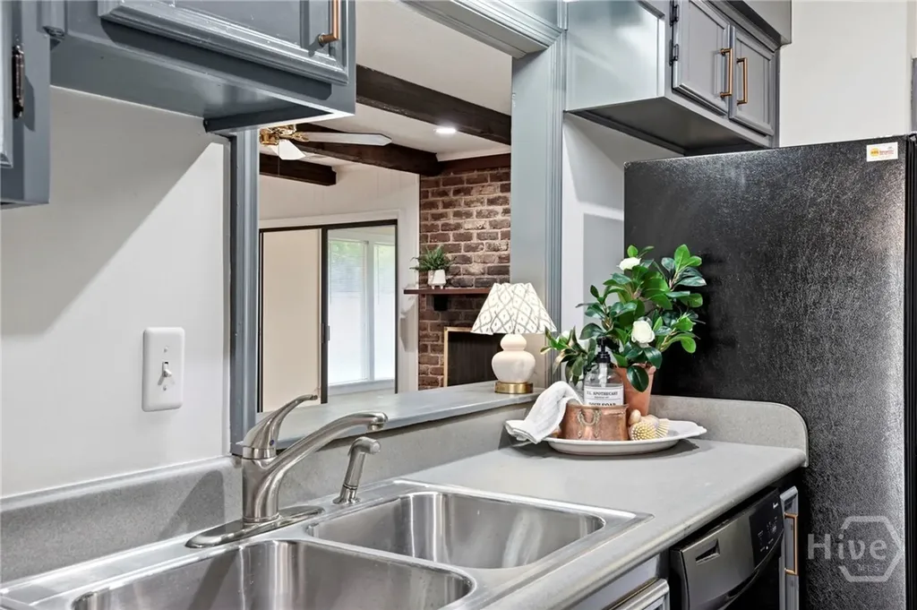 110 E 58th Street Savannah GA 31405