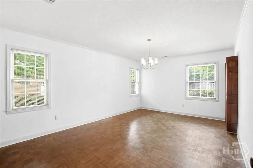 110 E 58th Street Savannah GA 31405