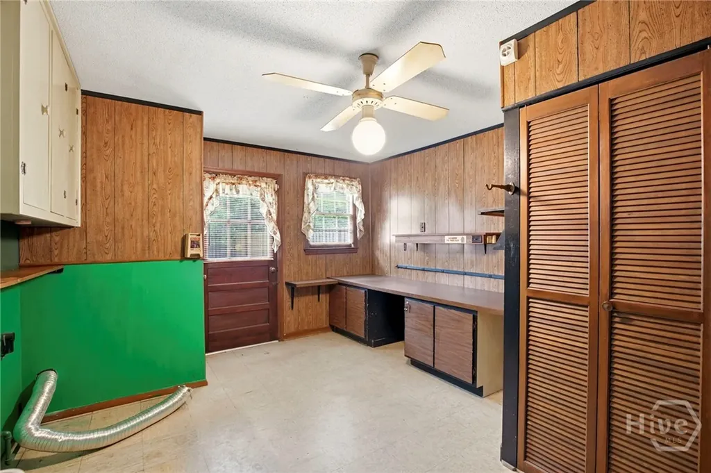 110 E 58th Street Savannah GA 31405