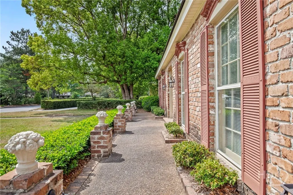 110 E 58th Street Savannah GA 31405