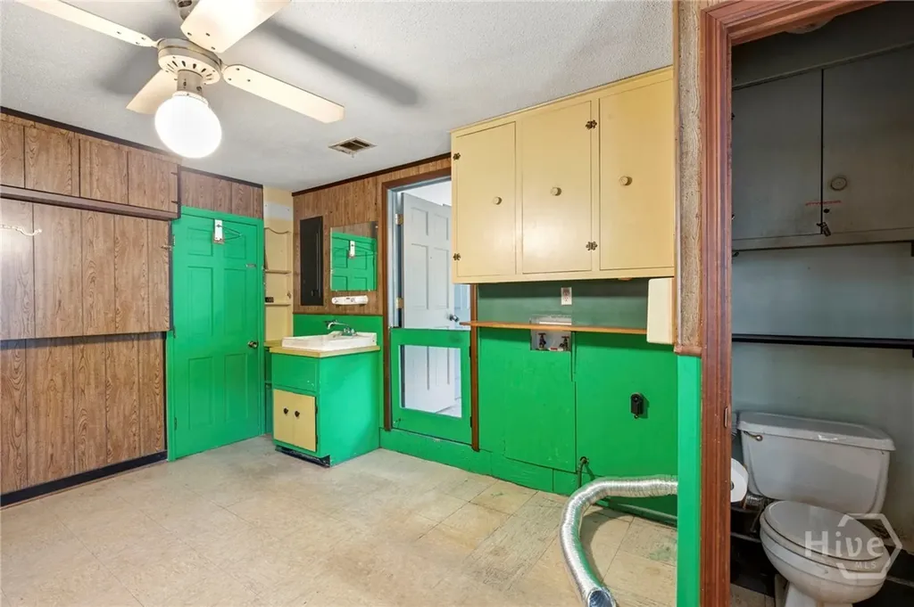 110 E 58th Street Savannah GA 31405