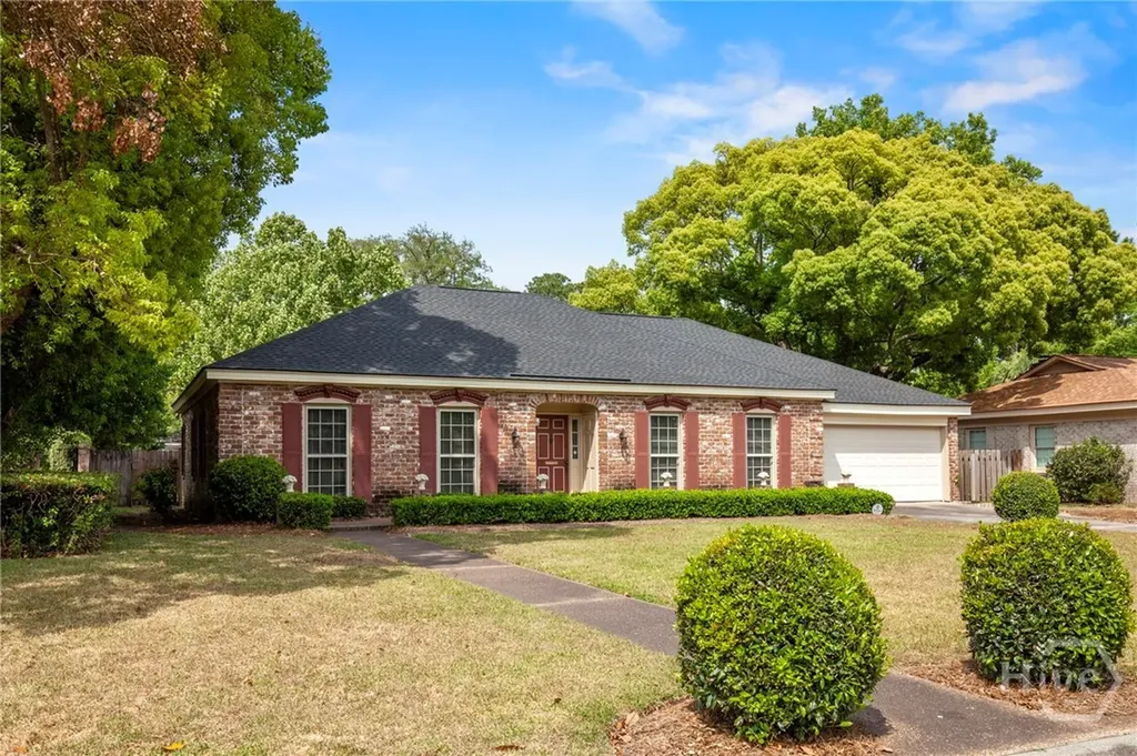 110 E 58th Street Savannah GA 31405