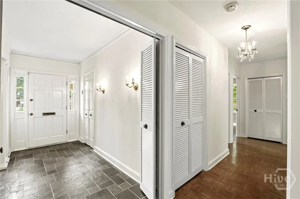 110 E 58th Street Savannah GA 31405