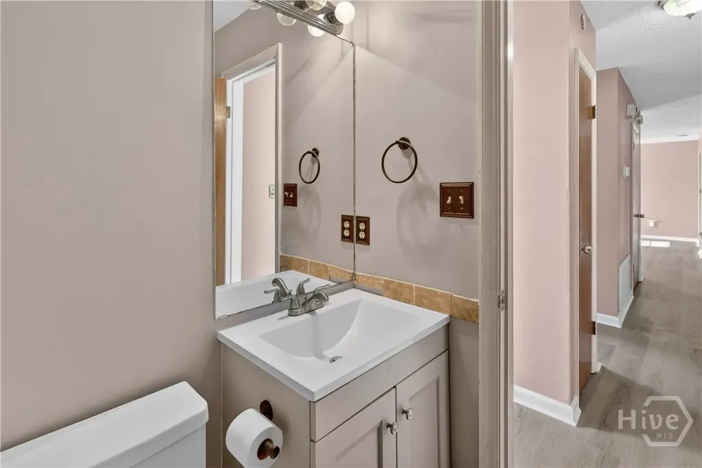 6 N Nicholson Circle Savannah GA 31419