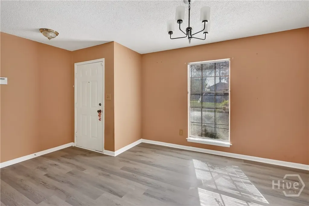 6 N Nicholson Circle Savannah GA 31419