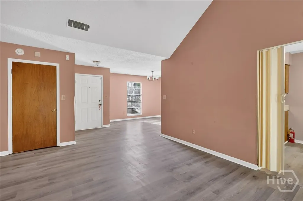 6 N Nicholson Circle Savannah GA 31419