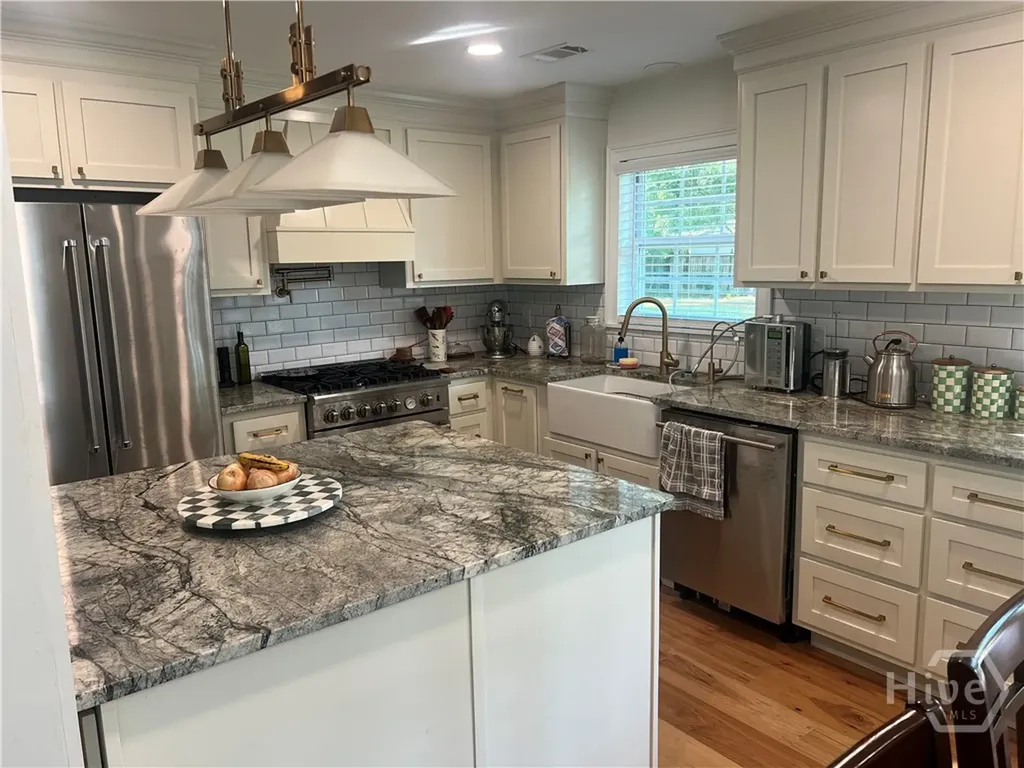 233 E Derenne Avenue Savannah GA 31405