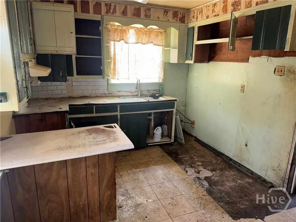 2411 New York Avenue Savannah GA 31404