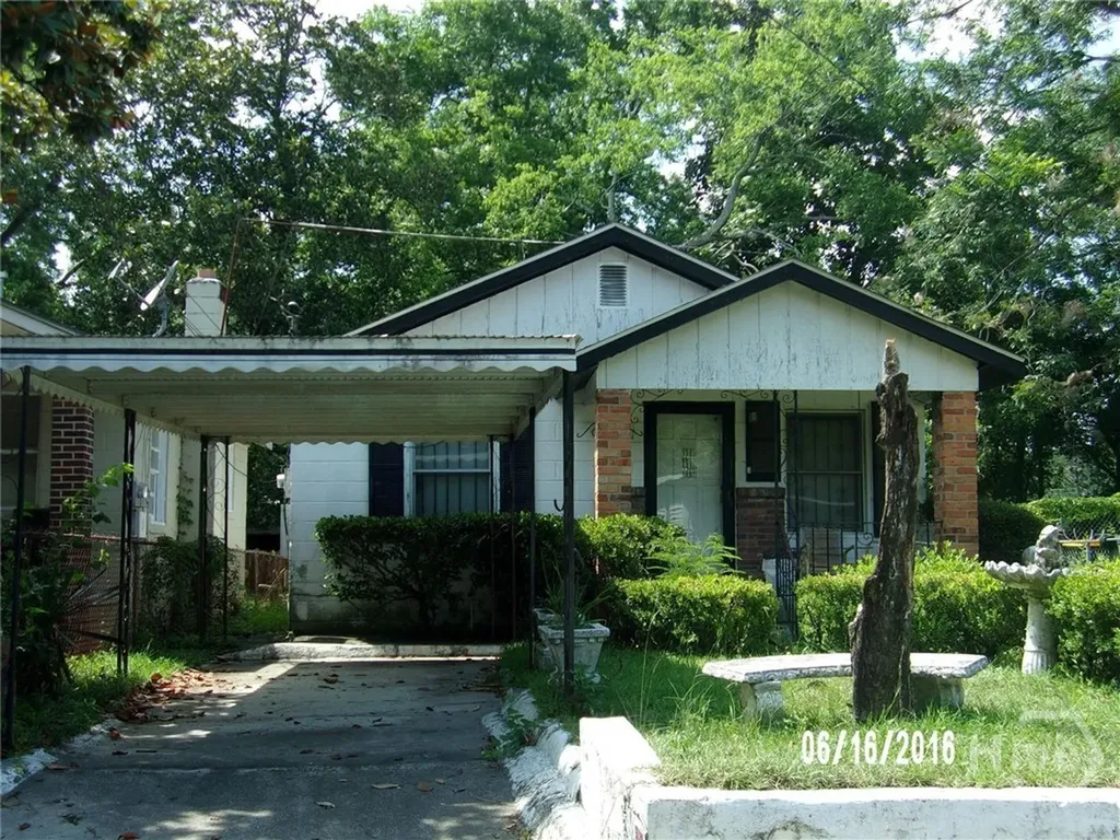 13 Burke Avenue Savannah GA 31408