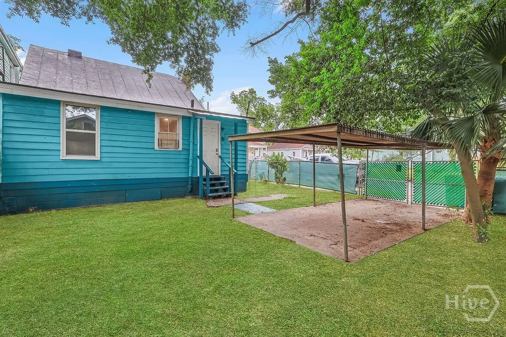 2221 Harden Street Savannah GA 31415