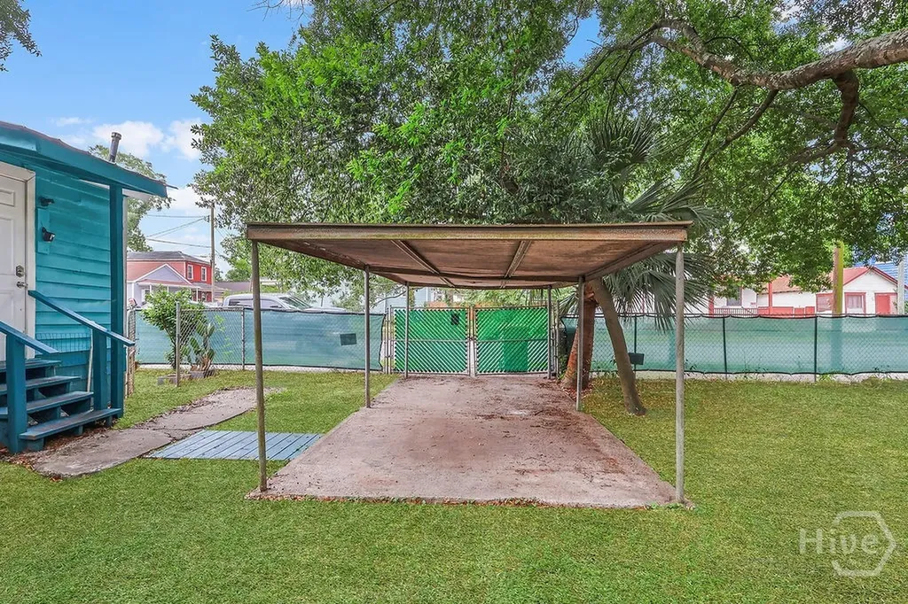 2221 Harden Street Savannah GA 31415