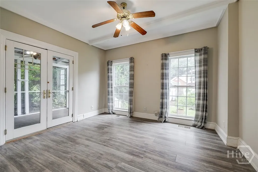 215 E 45th Street Savannah GA 31405