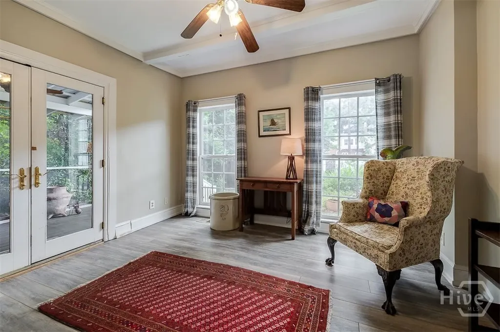 215 E 45th Street Savannah GA 31405