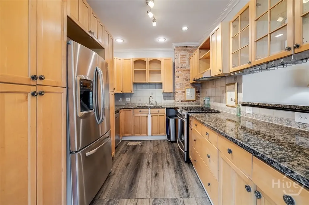 215 E 45th Street Savannah GA 31405