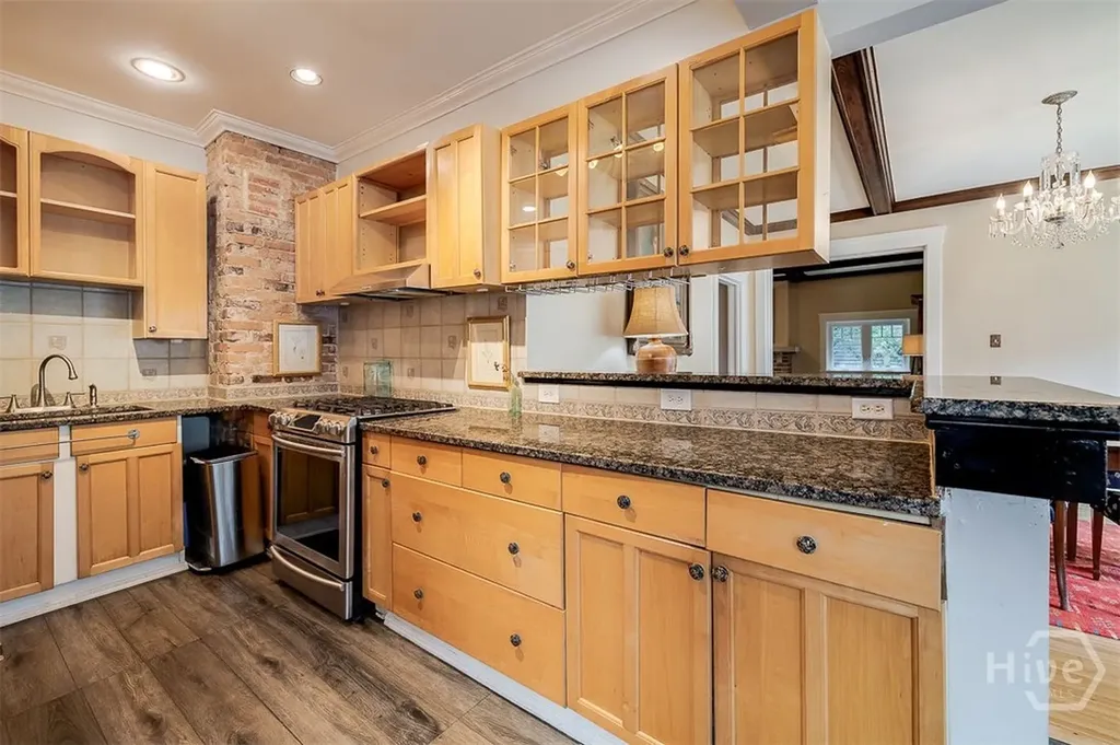 215 E 45th Street Savannah GA 31405