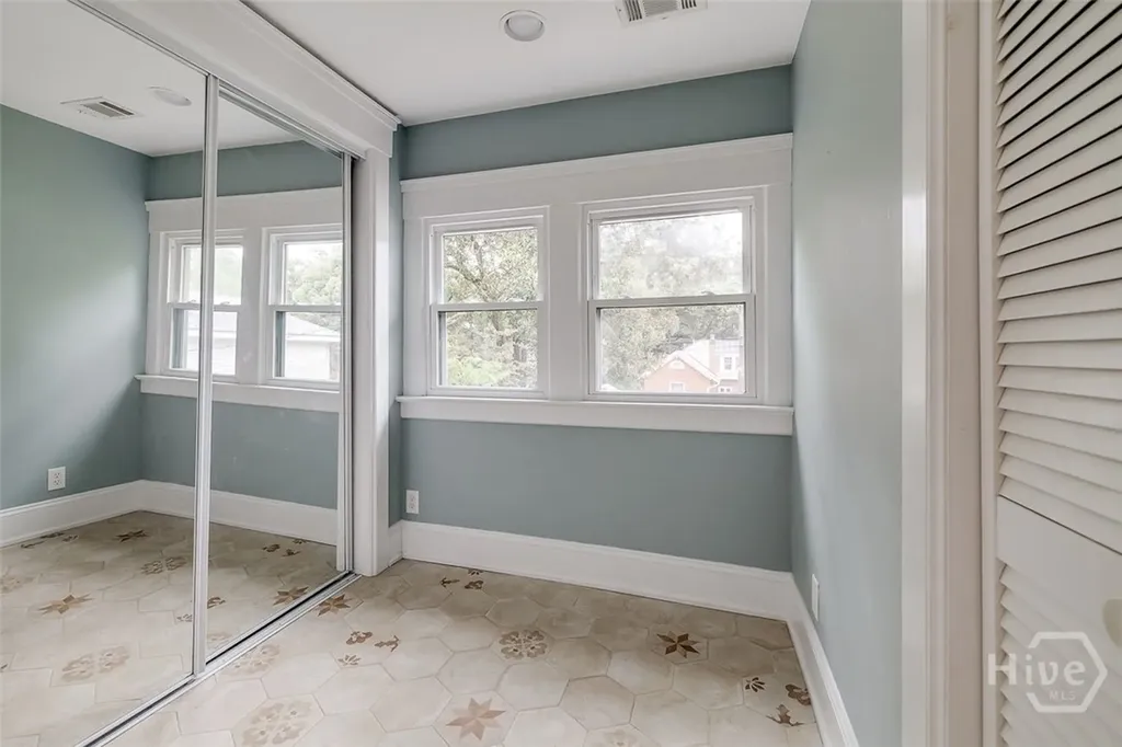 215 E 45th Street Savannah GA 31405
