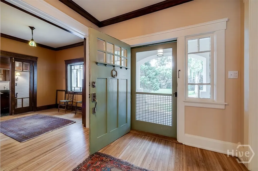 215 E 45th Street Savannah GA 31405
