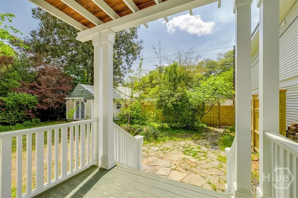 215 E 45th Street Savannah GA 31405