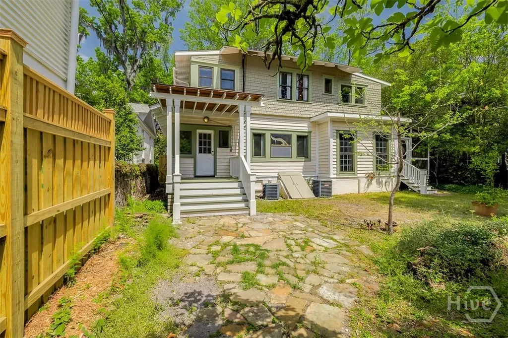 215 E 45th Street Savannah GA 31405