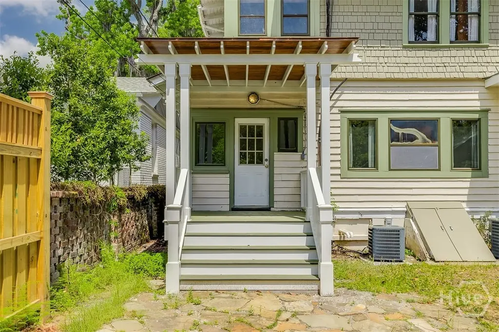 215 E 45th Street Savannah GA 31405