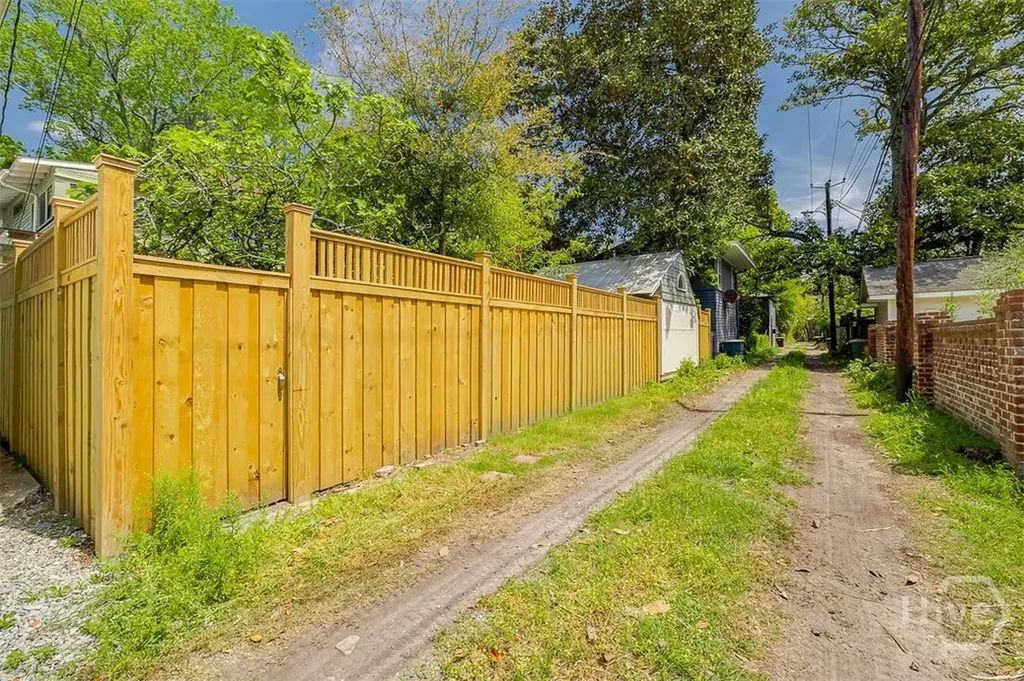 215 E 45th Street Savannah GA 31405