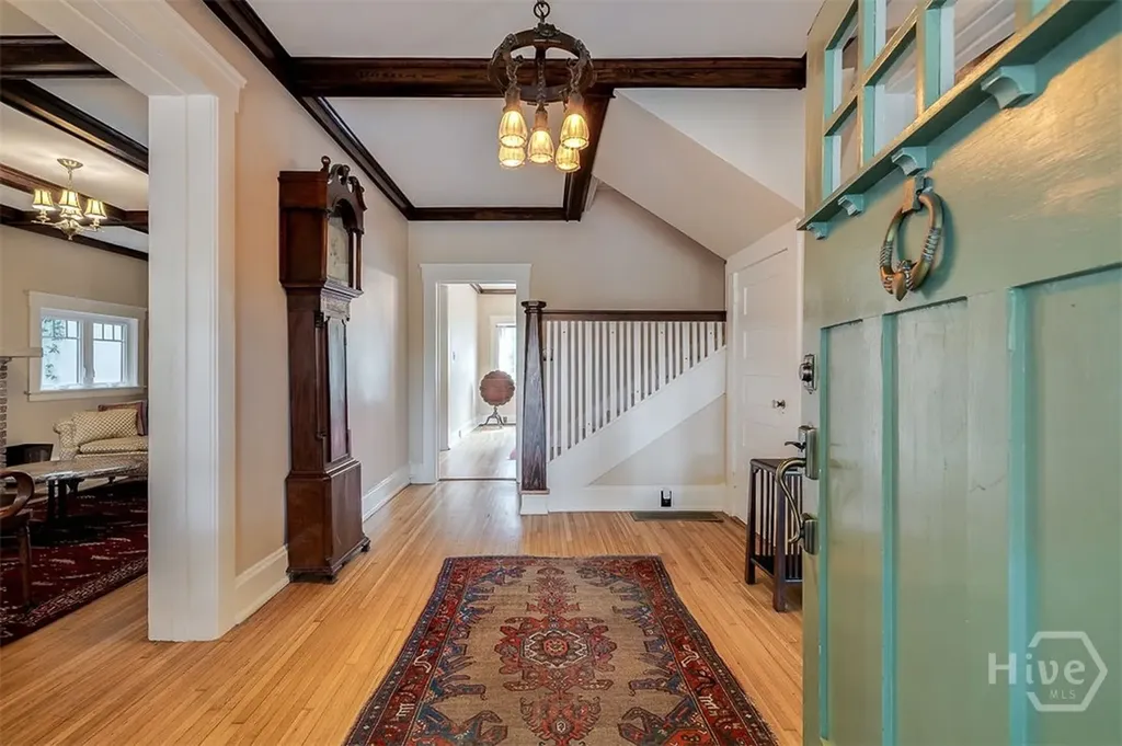 215 E 45th Street Savannah GA 31405