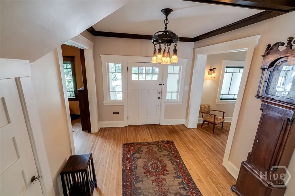 215 E 45th Street Savannah GA 31405