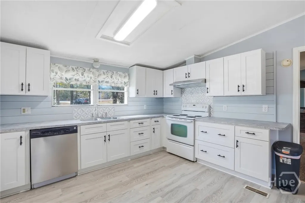 124 Edgewater Drive Bloomingdale GA 31302