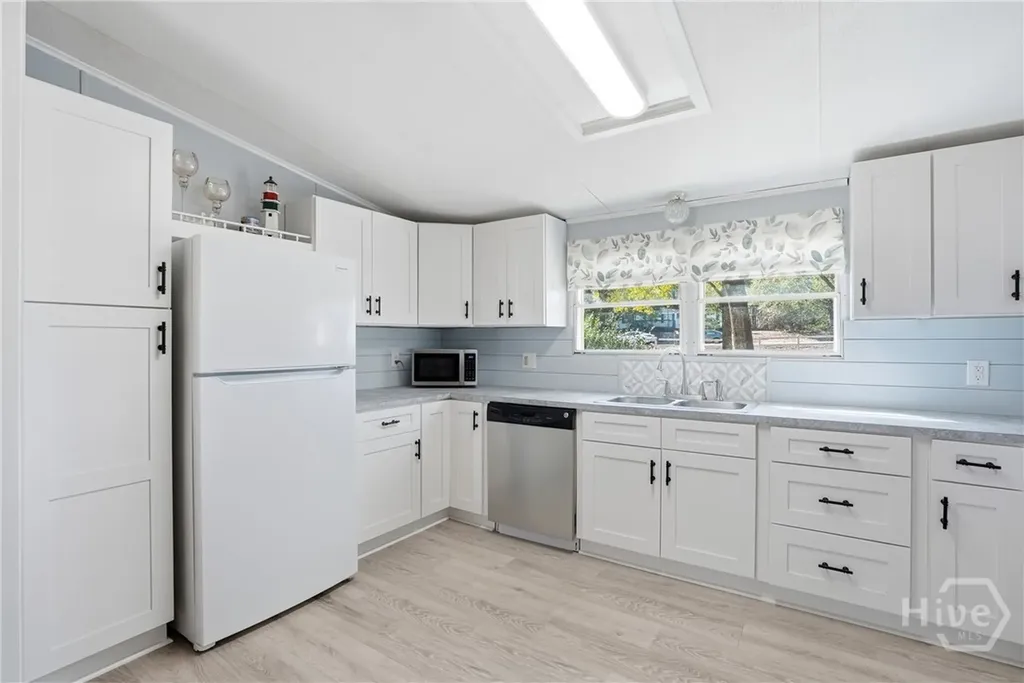 124 Edgewater Drive Bloomingdale GA 31302