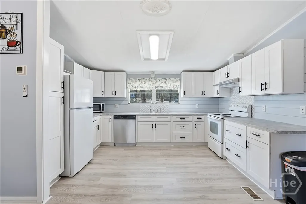 124 Edgewater Drive Bloomingdale GA 31302