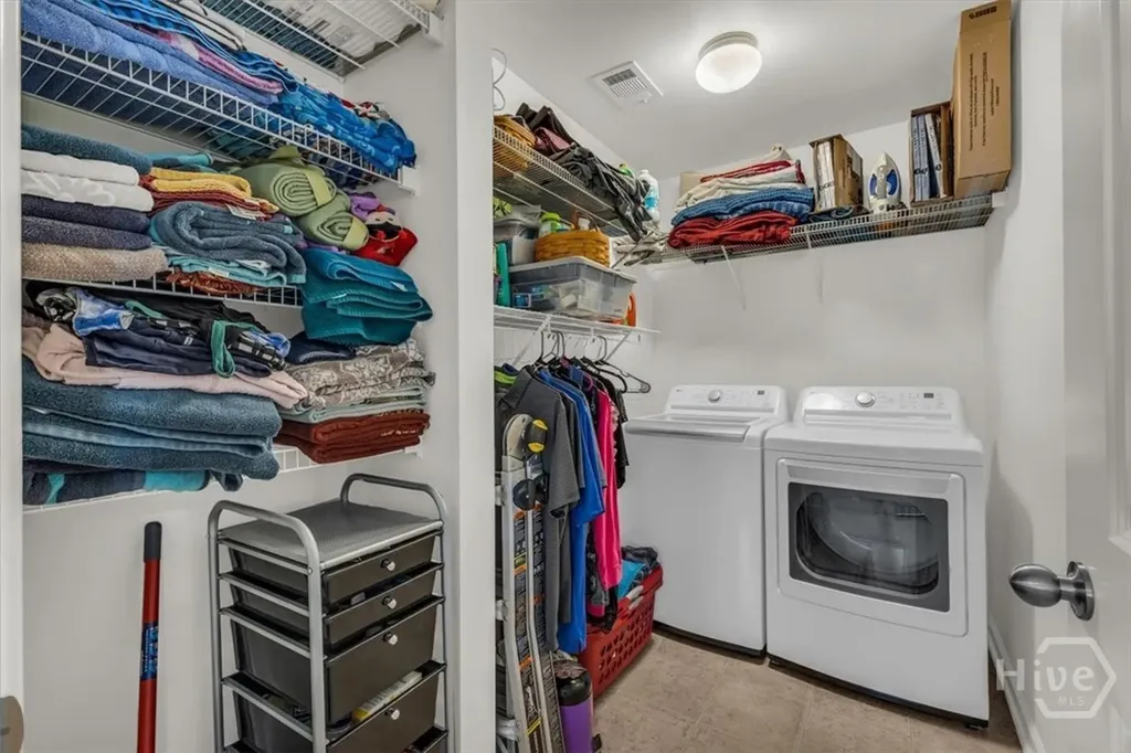 2 Crest View Circle Pooler GA 31322