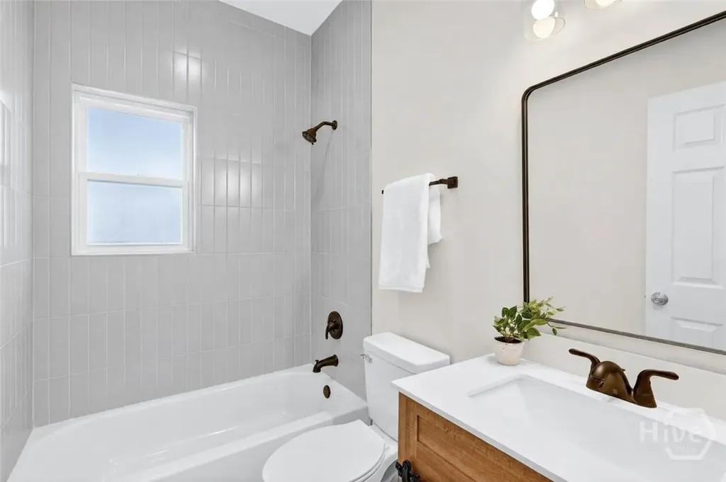 654 E 34th Street Savannah GA 31401