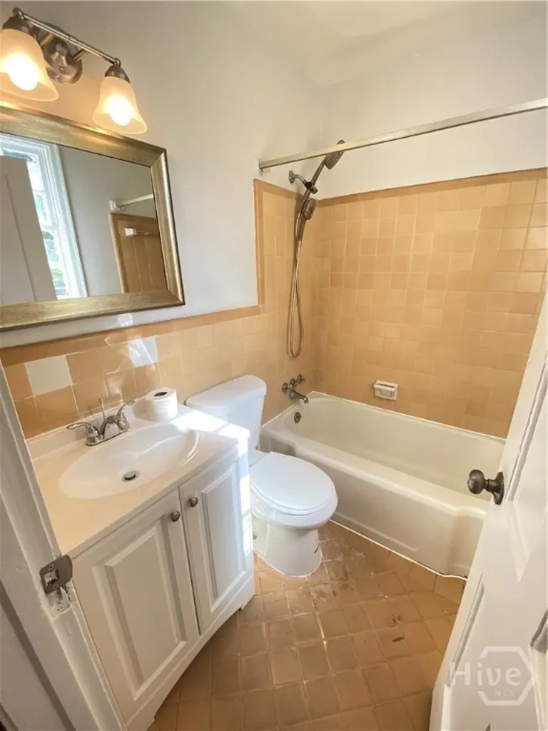 1812 E 39th Street Savannah GA 31404