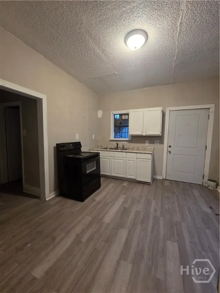 1207 E Bolton Street Savannah GA 31404
