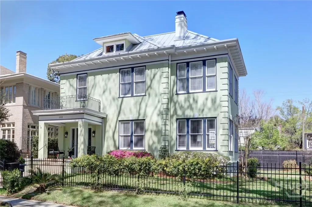 132 E 45th Street Savannah GA 31405