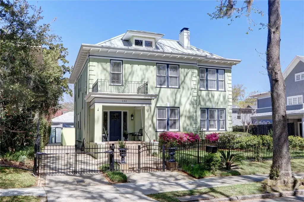 132 E 45th Street Savannah GA 31405