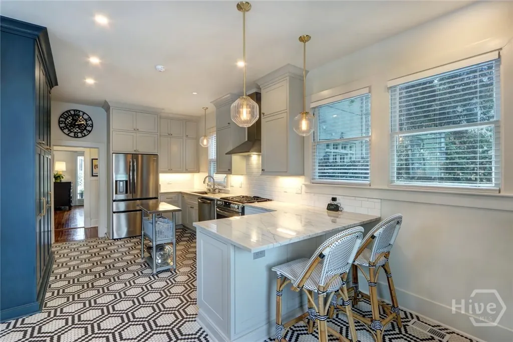 132 E 45th Street Savannah GA 31405