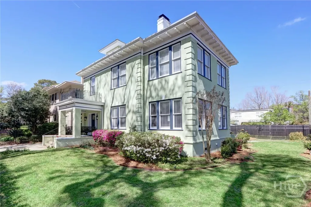 132 E 45th Street Savannah GA 31405
