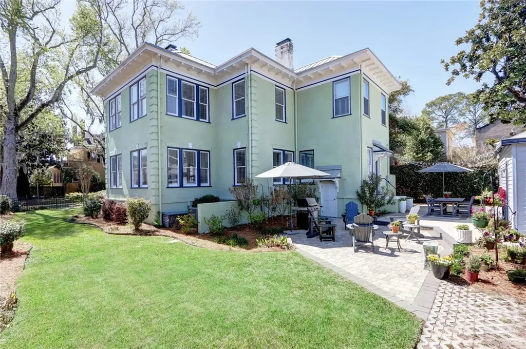 132 E 45th Street Savannah GA 31405