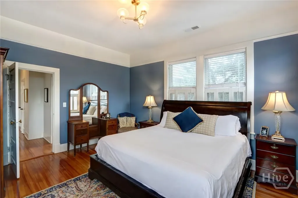 132 E 45th Street Savannah GA 31405