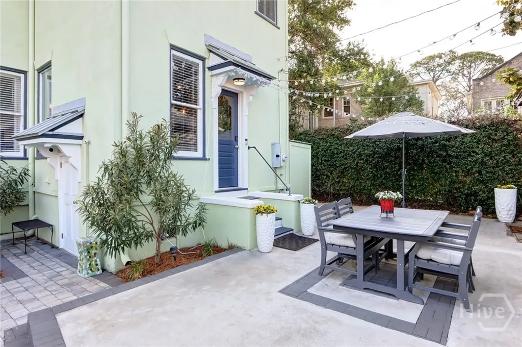 132 E 45th Street Savannah GA 31405