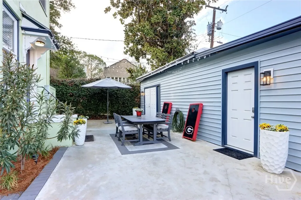 132 E 45th Street Savannah GA 31405