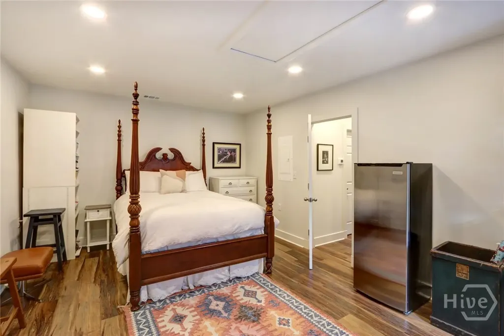 132 E 45th Street Savannah GA 31405