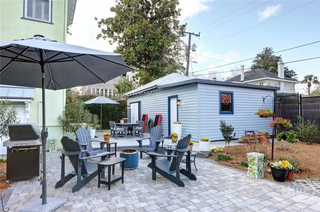 132 E 45th Street Savannah GA 31405