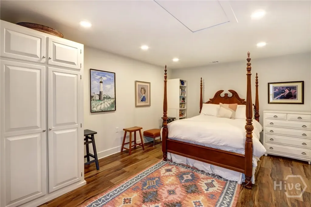 132 E 45th Street Savannah GA 31405