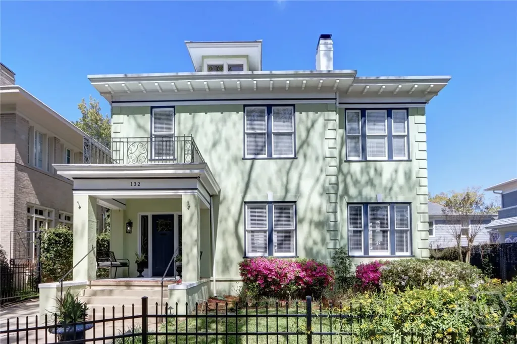 132 E 45th Street Savannah GA 31405