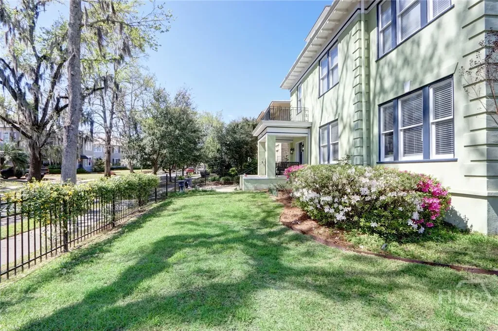 132 E 45th Street Savannah GA 31405